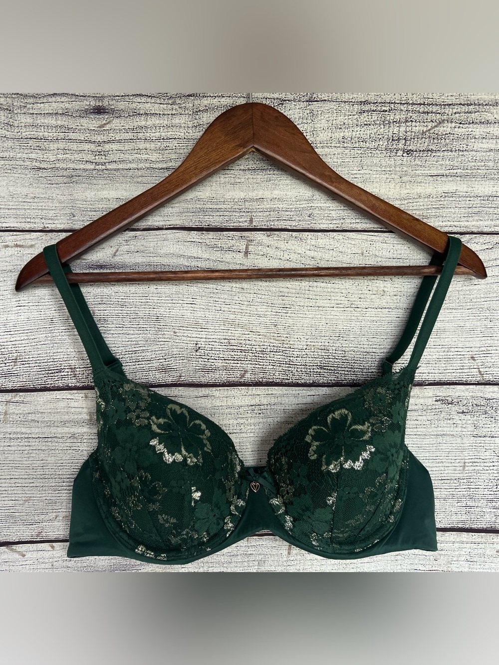 Victoria’s Secret Body by Victoria Lined Demi bra green shamrock size 38B